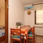 Apartamento With A Parking Space - 7282 Fažana