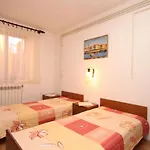 Apartamento With A Parking Space - 7282 Fažana