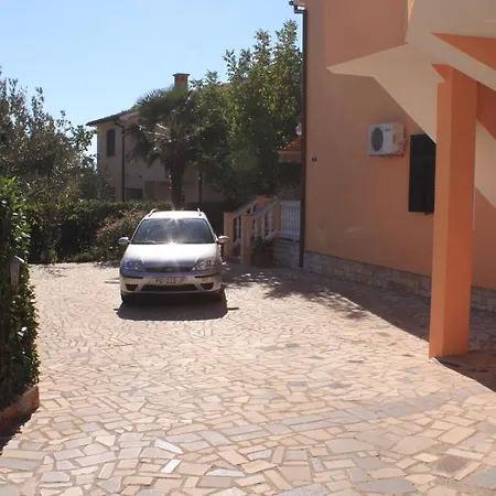With A Parking Space - 7282 Fažana