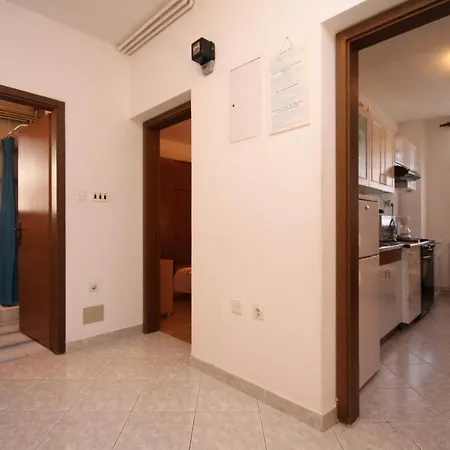 Apartments With A Parking Space Fazana - 7282 Apartment