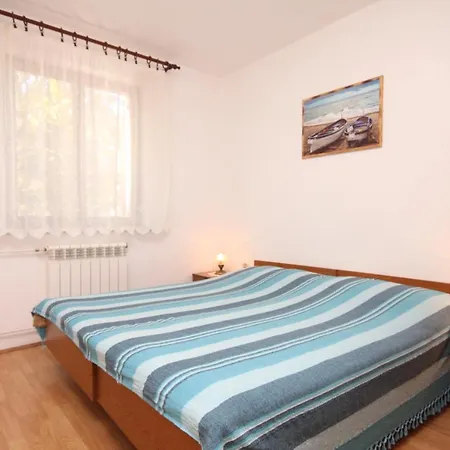 Apartments With A Parking Space Fazana - 7282 Fažana